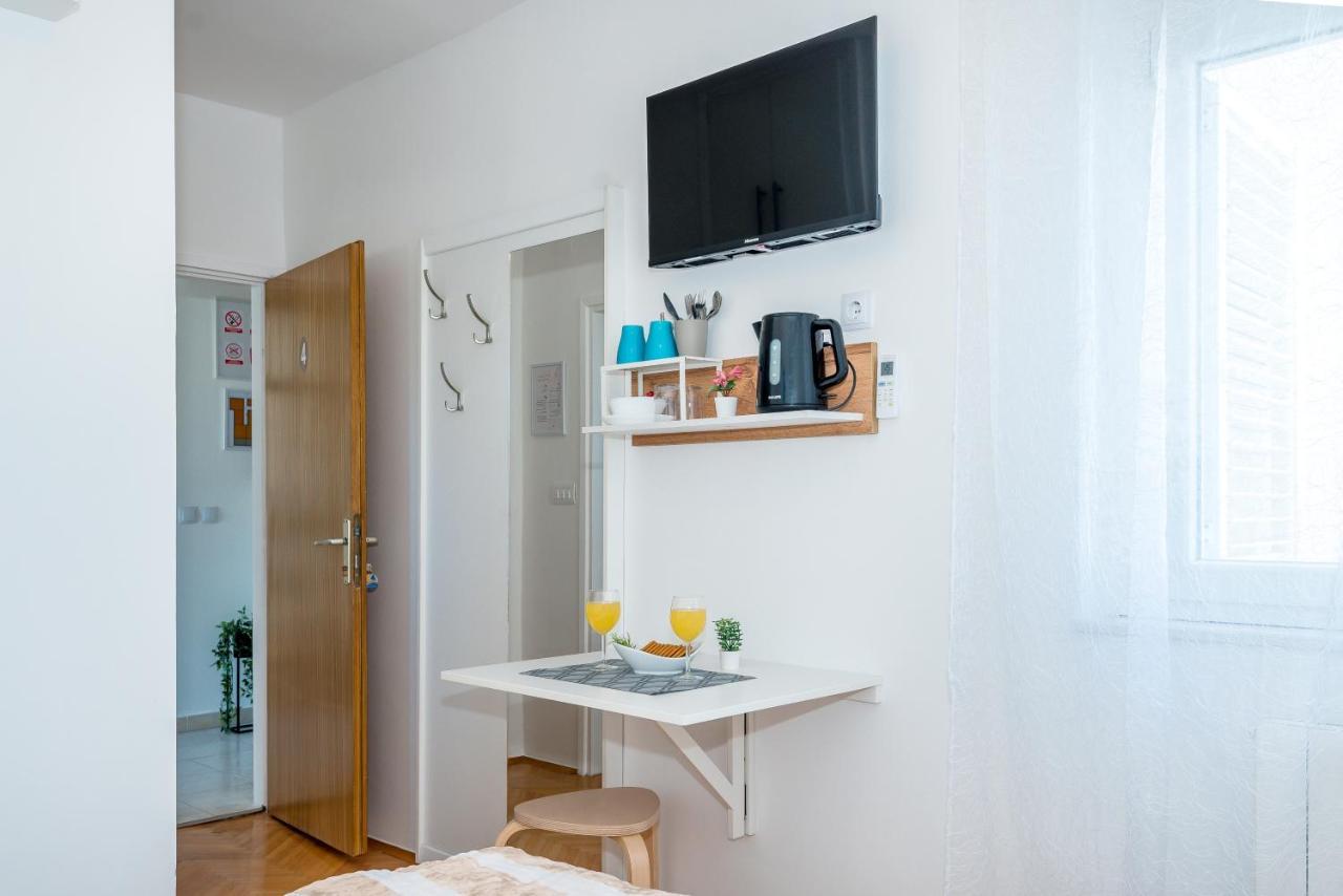Apartment And Rooms Dalmatiko Vodice Exterior photo
